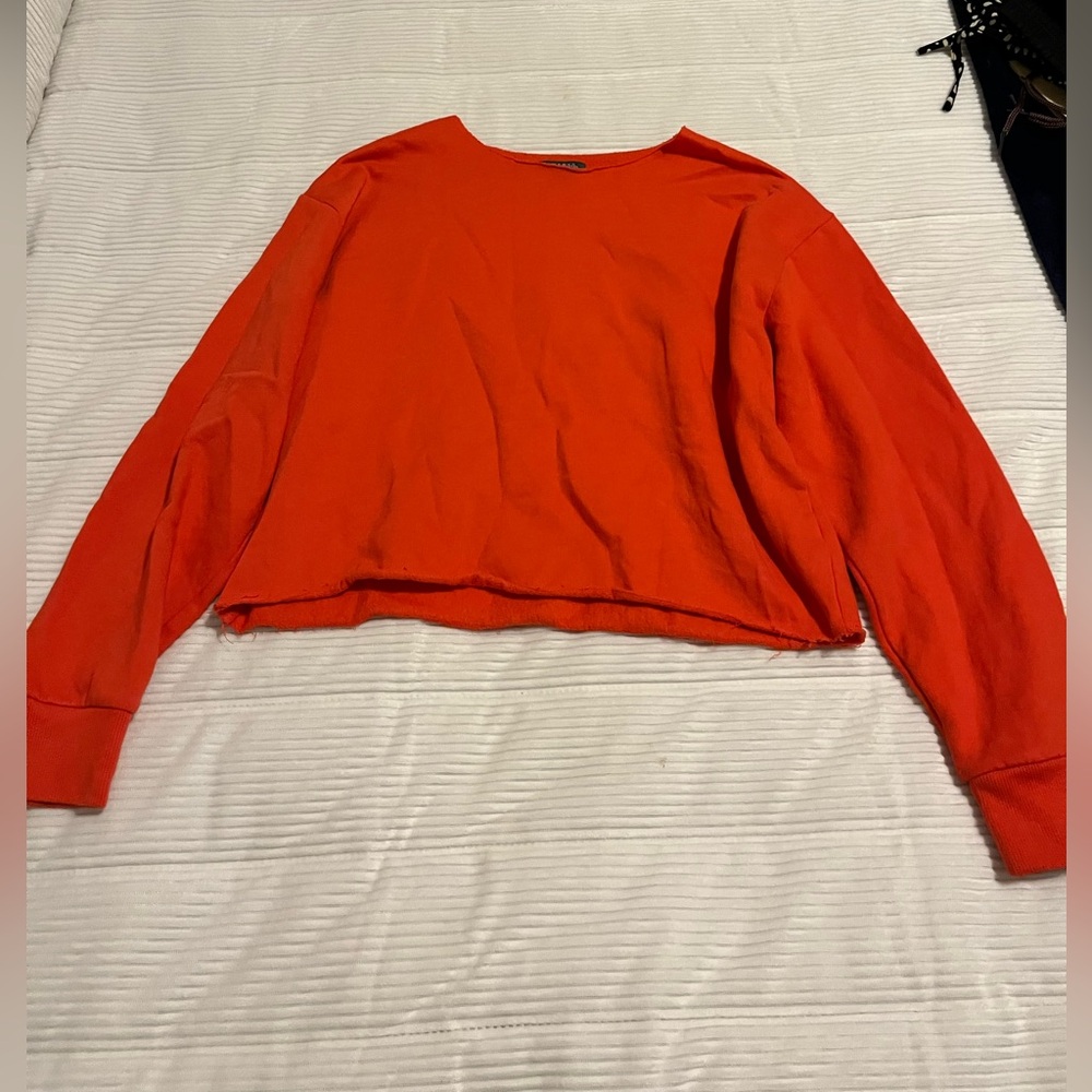 Cozy red cropped sweatshirt 
Size XS
Great condition